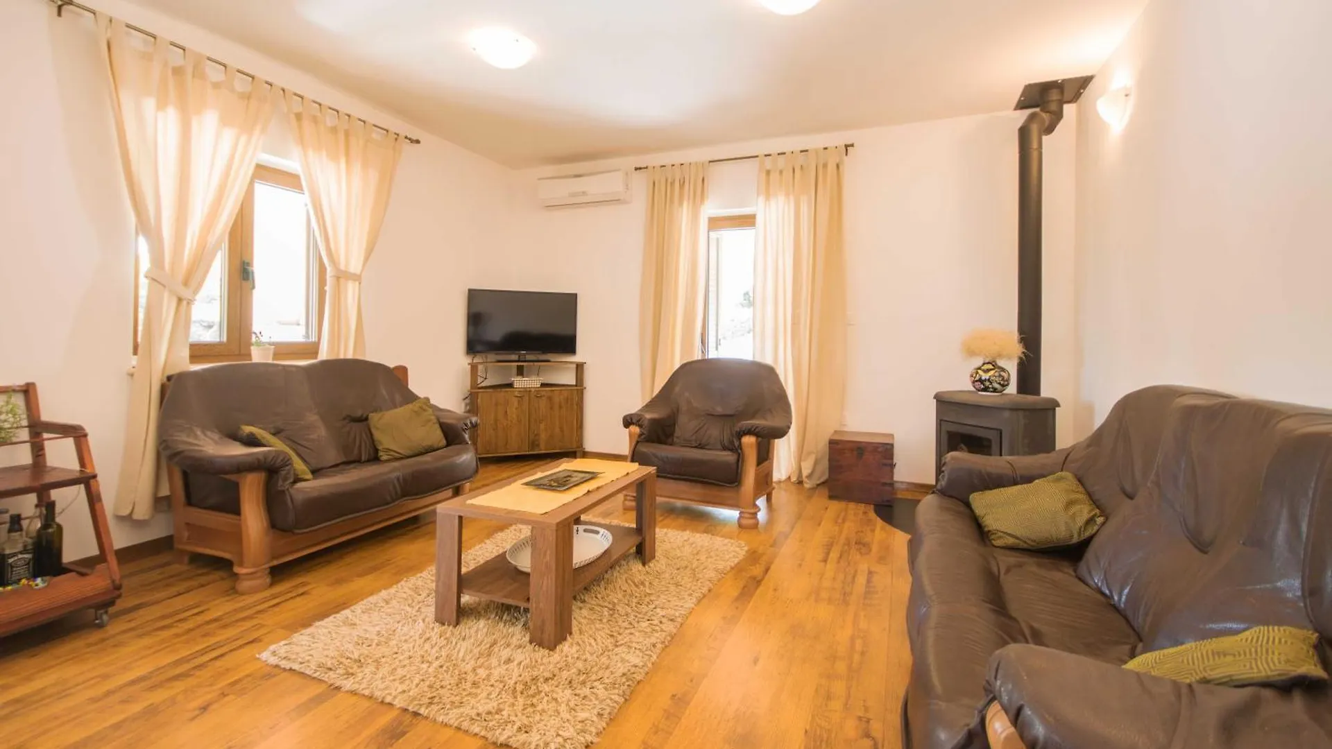 Feriehus Villa Green House, A Warm And Beautiful Pet Friendly Villa Gradisce  Kroatien